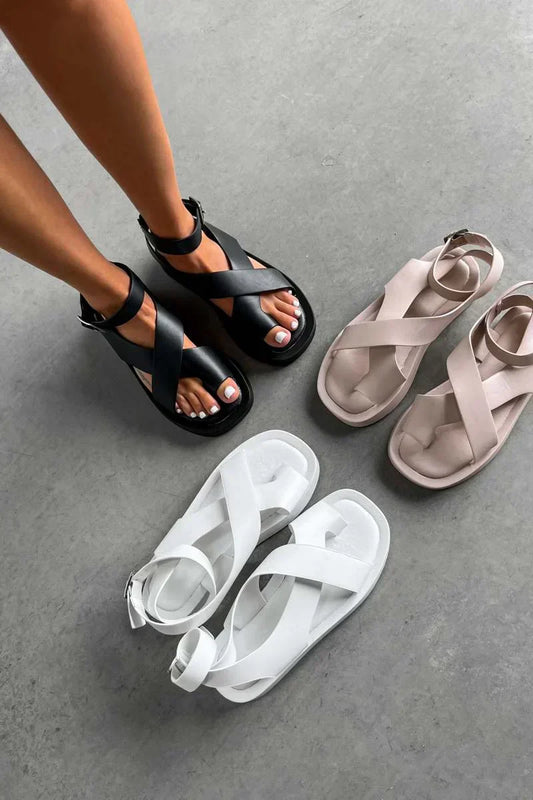 Danique | Comfortsandaal met verstelbare bandjes en elegante matte finish