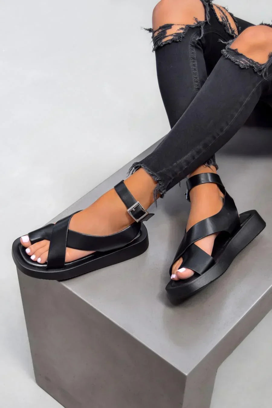 Danique | Comfortsandaal met verstelbare bandjes en elegante matte finish
